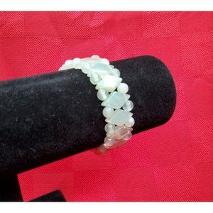 vintage womens natural polished opaque moonstone stretch bracelet.